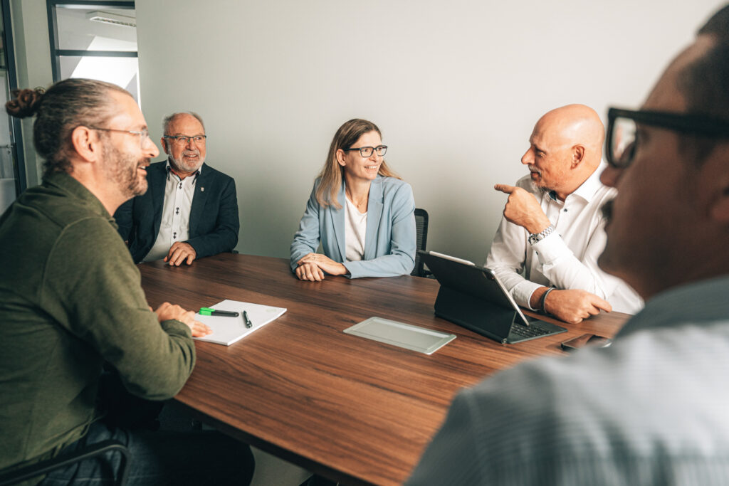 Steuerkanzlei Josef Popp und Partner - Teambesprechung der Partner im Besprechungsraum