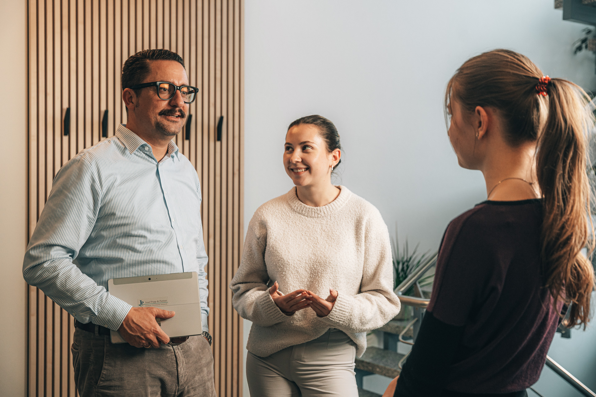 Steuerkanzlei Popp - Thomas Wurstbauer im Gespräch mit den Auszubildenden